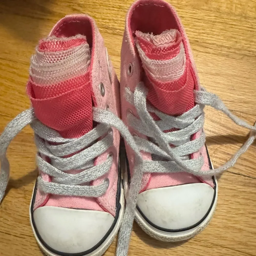 Converse Kids Sneakers in Pink and White for toddler